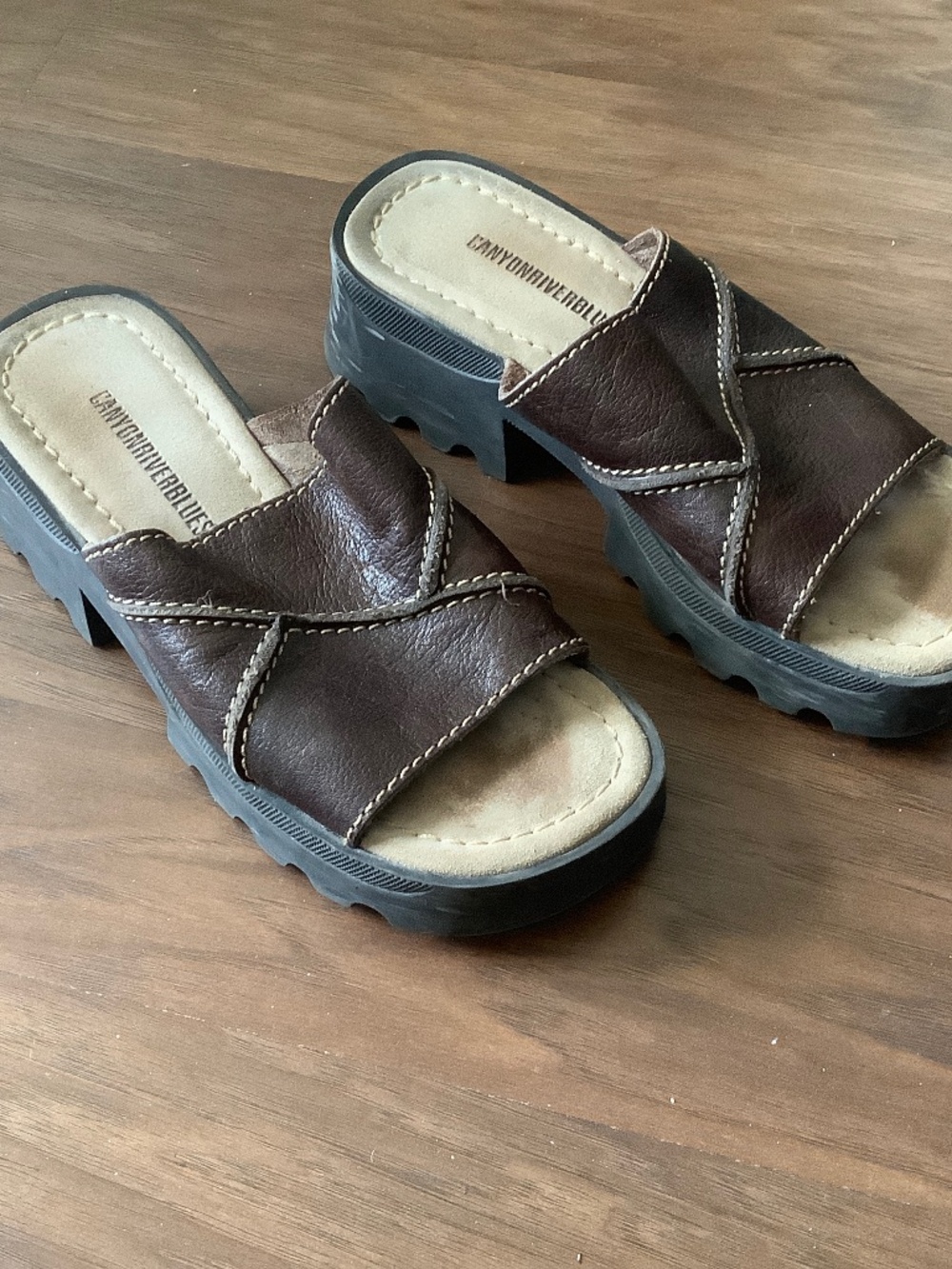 Canyon River Blue leather slide on